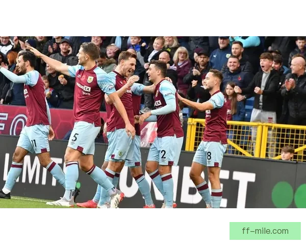 伯恩利签下特拉福德加强阵容新赛季目标瞄准英超中游位置